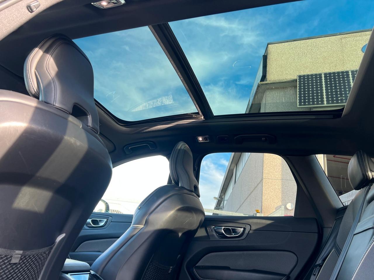 Volvo XC 60 XC60 B4 (d) AWD Geartronic R-design