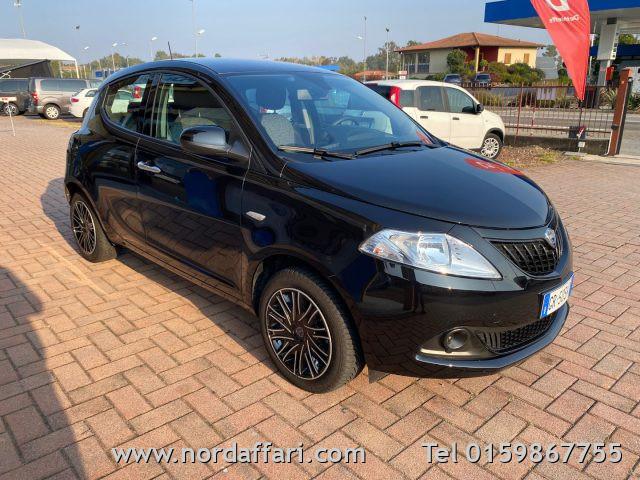 LANCIA Ypsilon 1.0 FireFly 5 porte S&S Hybrid Silver NEOPATENTATO