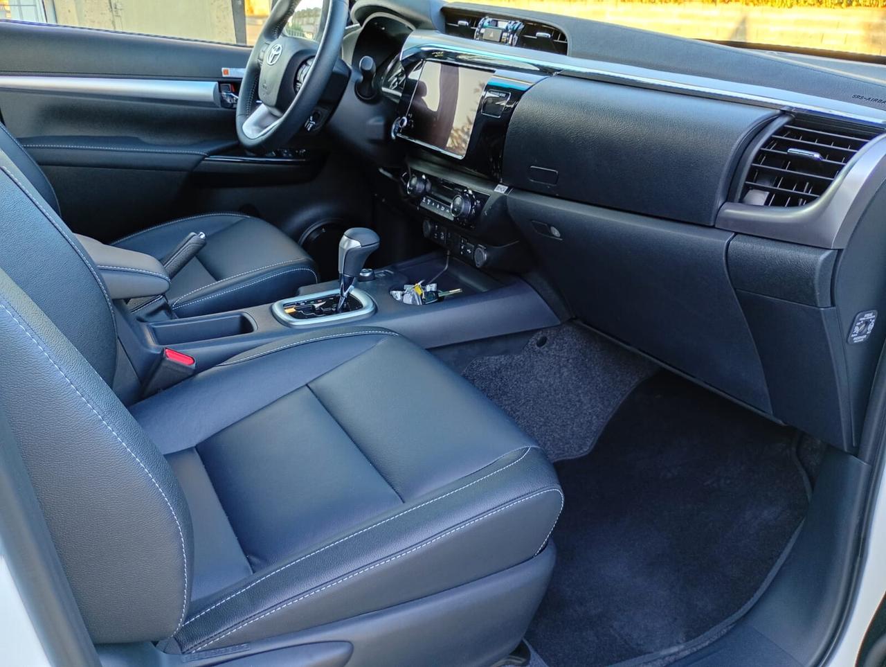 Toyota Hilux HYLUX 2.8 D4D 48W A/T 4WD double cab EXECUTIVE