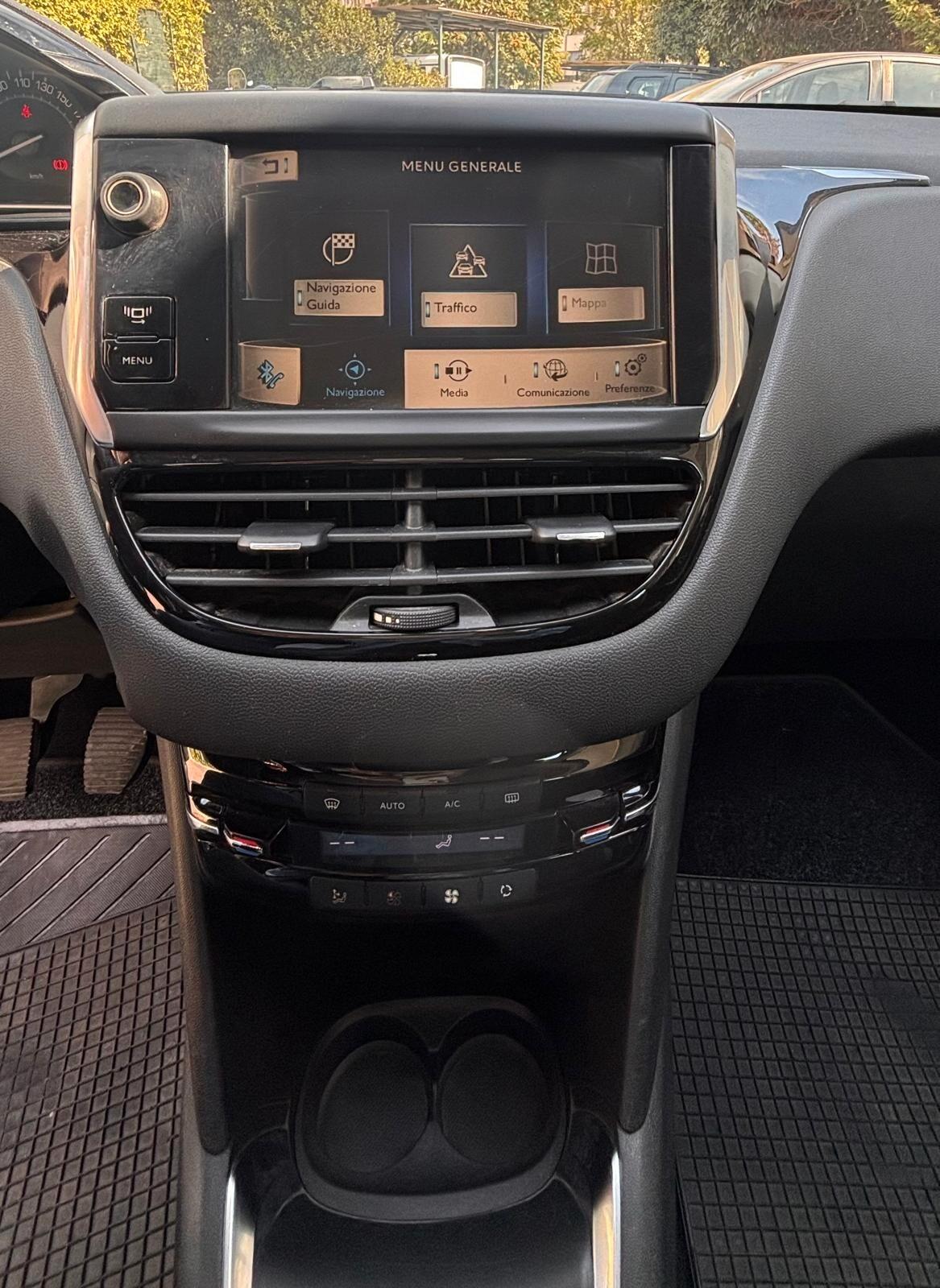 Peugeot 208 1.4 HDi 68 CV 5 porte Allure