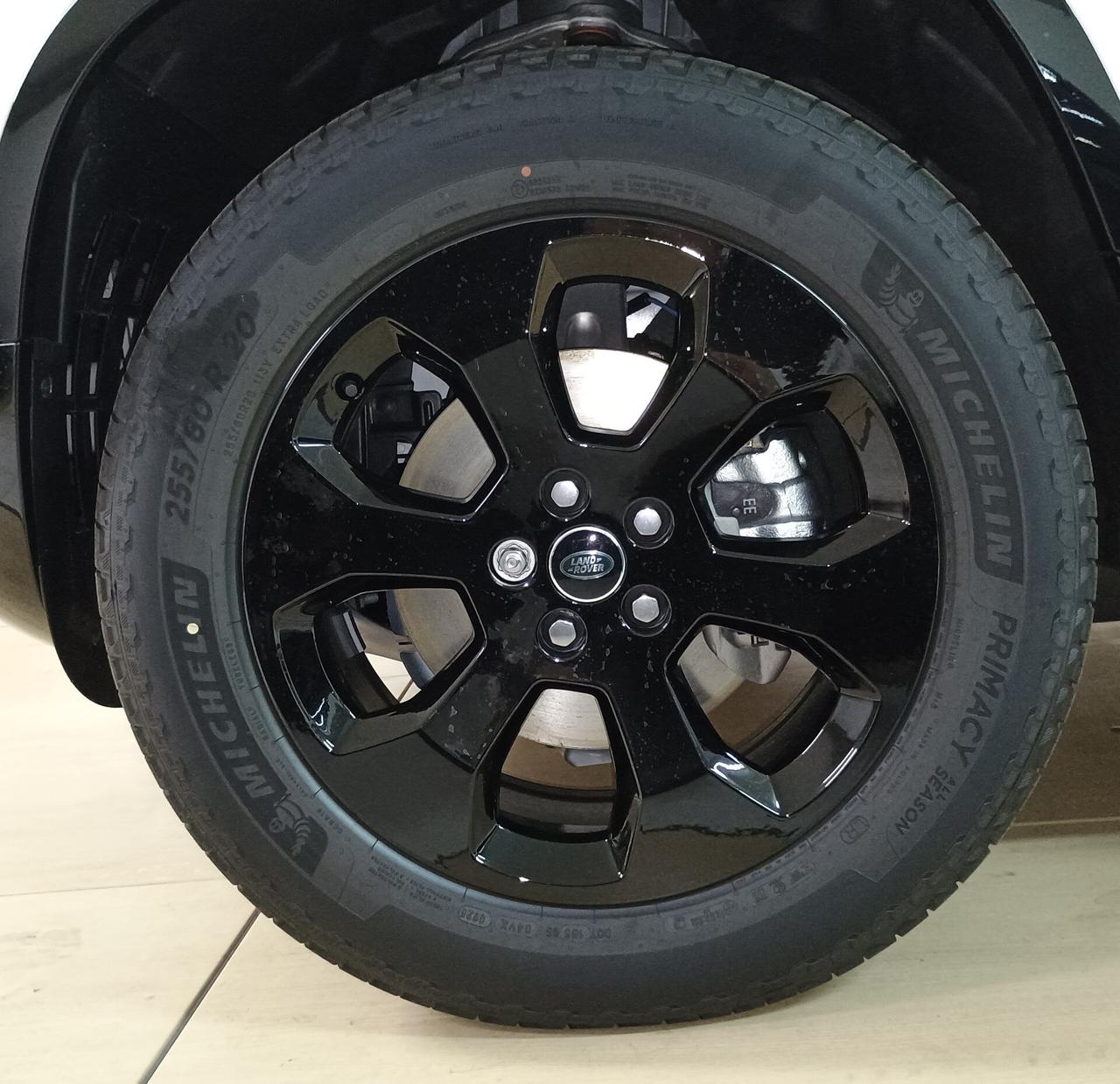 Land Rover Defender 90 3.0D I6 250 CV AWD Auto X-Dynamic SE Prezzo di Listino €. 95.518,46 Auto Aziendale €. 85.900,00