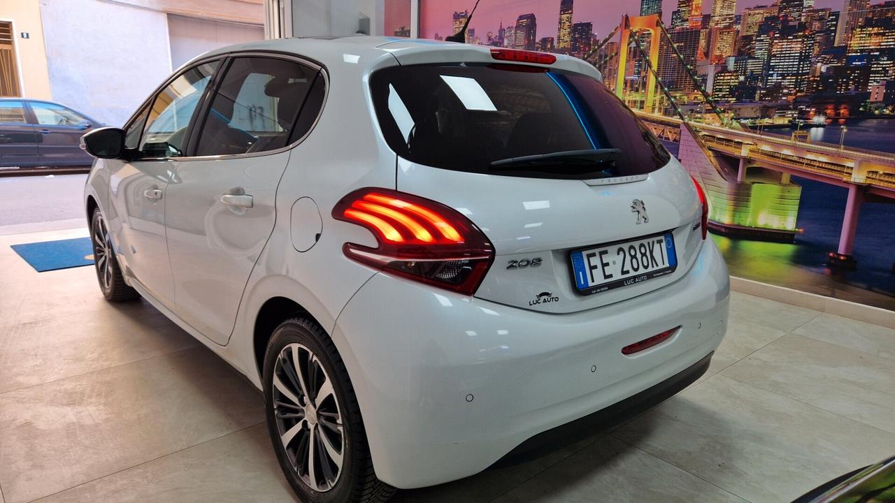 Peugeot 208 tetto panoramico