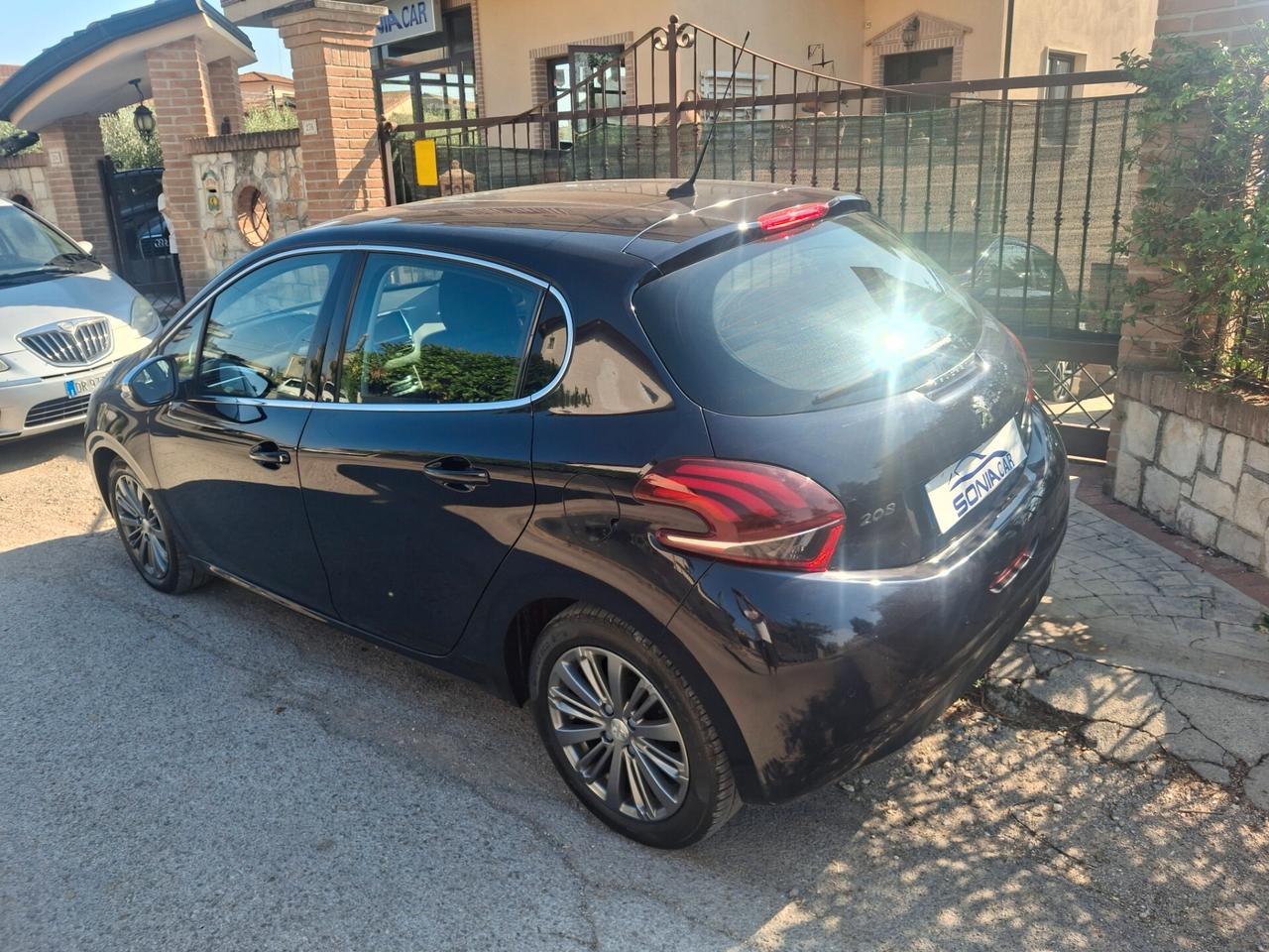 Peugeot 208 BlueHDi 75 5 porte Allure Neopatentati