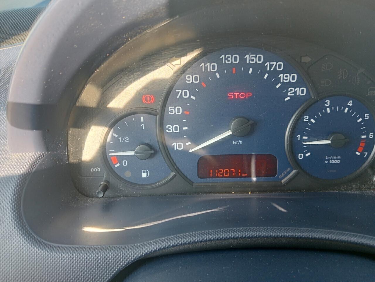 Peugeot 1007 1.4 Happy