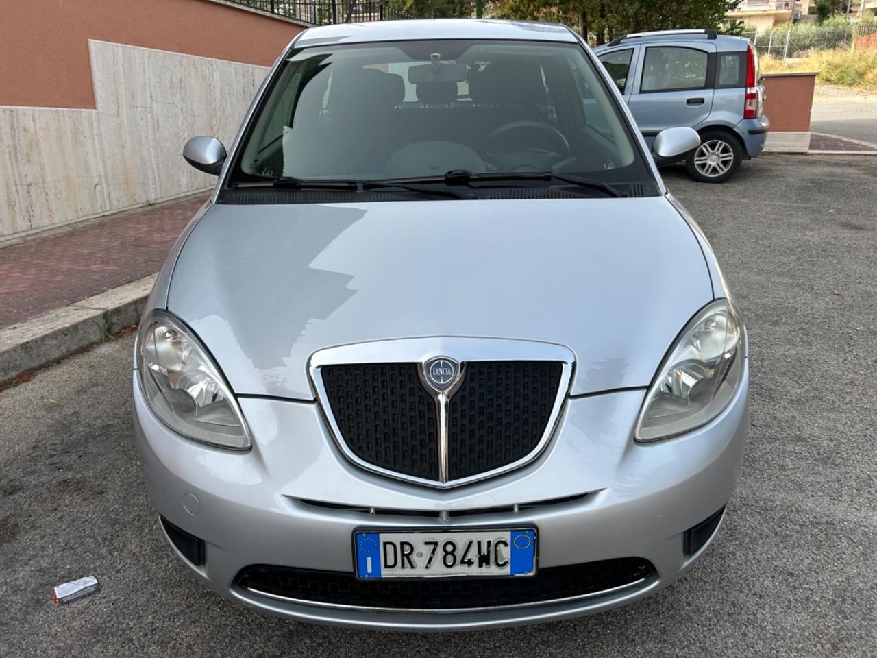 Lancia Ypsilon 1.3 MJT 75 CV Platino