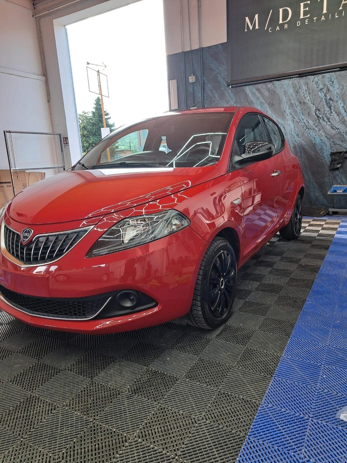 Lancia Ypsilon 1.0 FireFly 5 porte S&S Hybrid Ecochic Silver