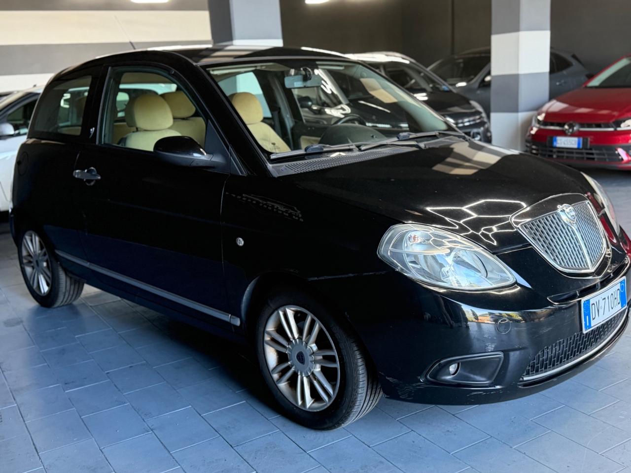 Lancia Ypsilon 1.4 16V Platino Automatica