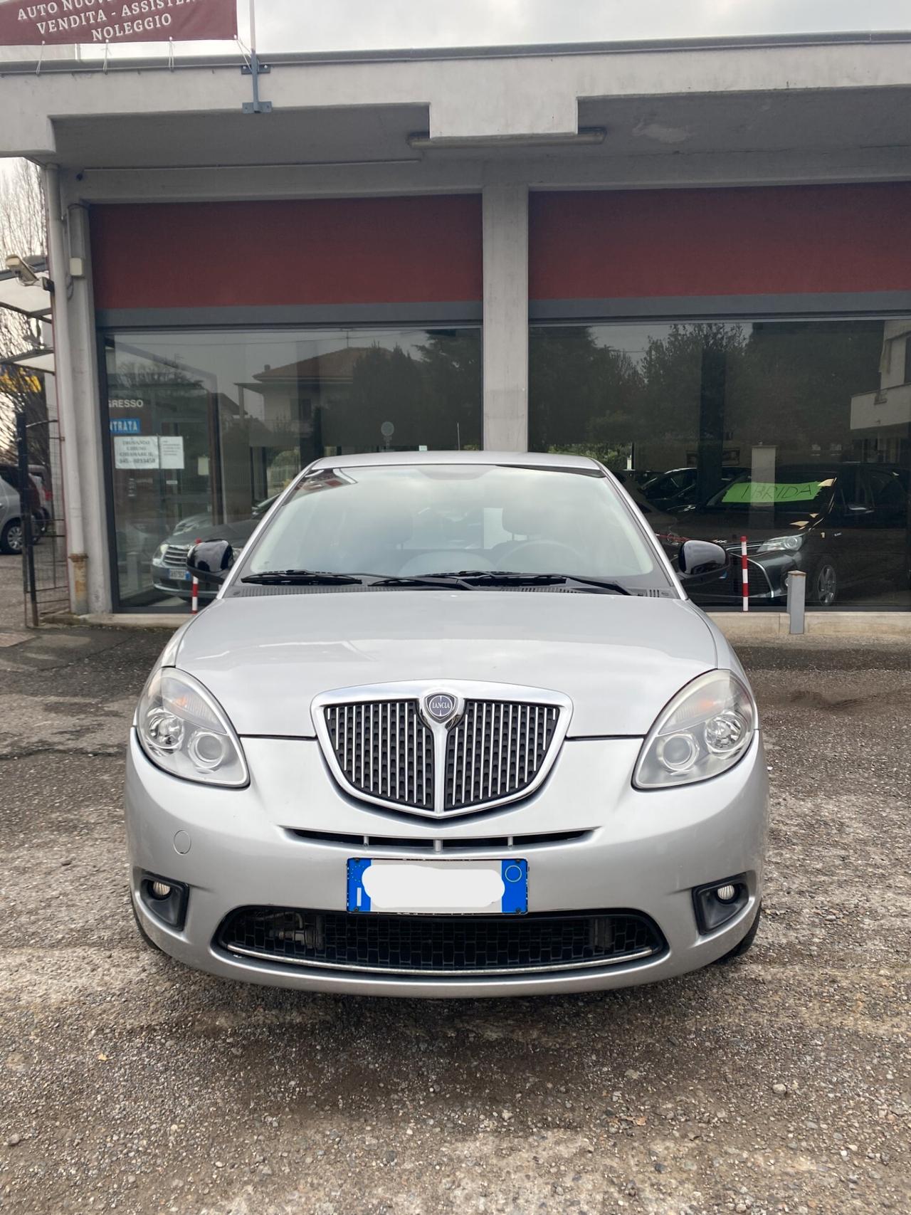 Lancia Ypsilon 1.2 69 CV 5 porte S&S Platinum OK NEOPATENTATI