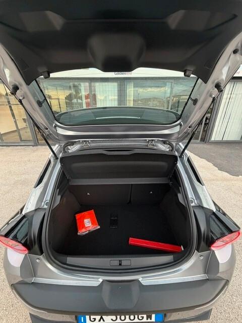 Lancia Ypsilon Hybrid e-DCT – Edizione Limitata Cassina