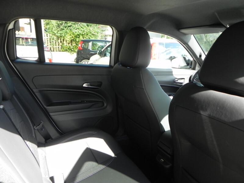 Jeep Avenger 1.2 Turbo 110 CV MHEV DCT BLACK EDITION