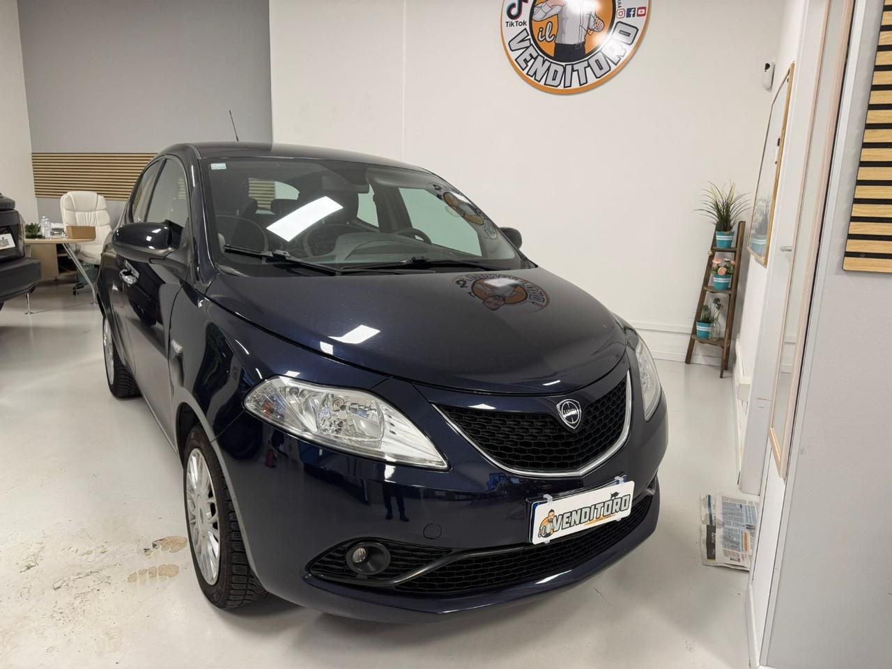 LANCIA Ypsilon 1.2 69 CV 5p. Silver