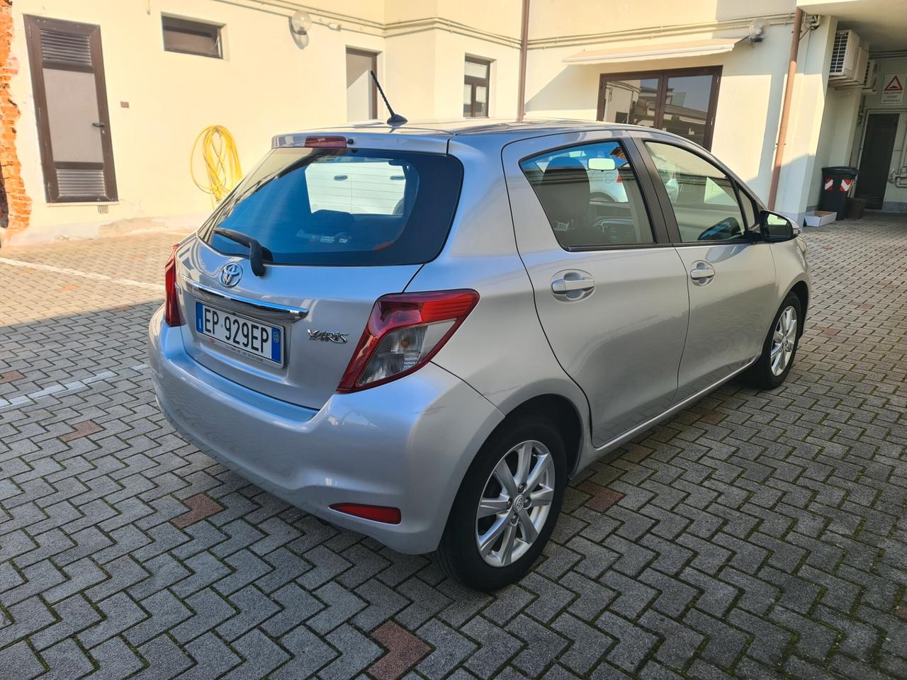 Toyota Yaris 1.0 5 porte Lounge - km certif.
