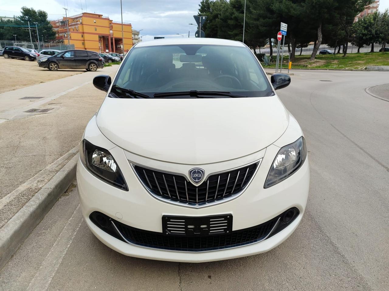 Lancia Ypsilon 1.0 Hybrid FireFly SILVER 2022