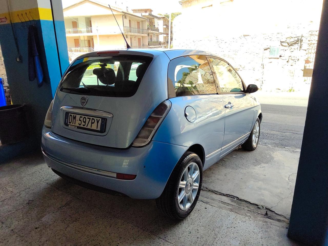 Lancia Ypsilon 1.3 MJT 75 CV Argento