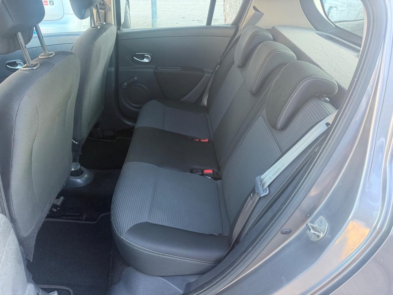 Renault Clio 1.2 benzina 75 cavalli 2012 navigatore