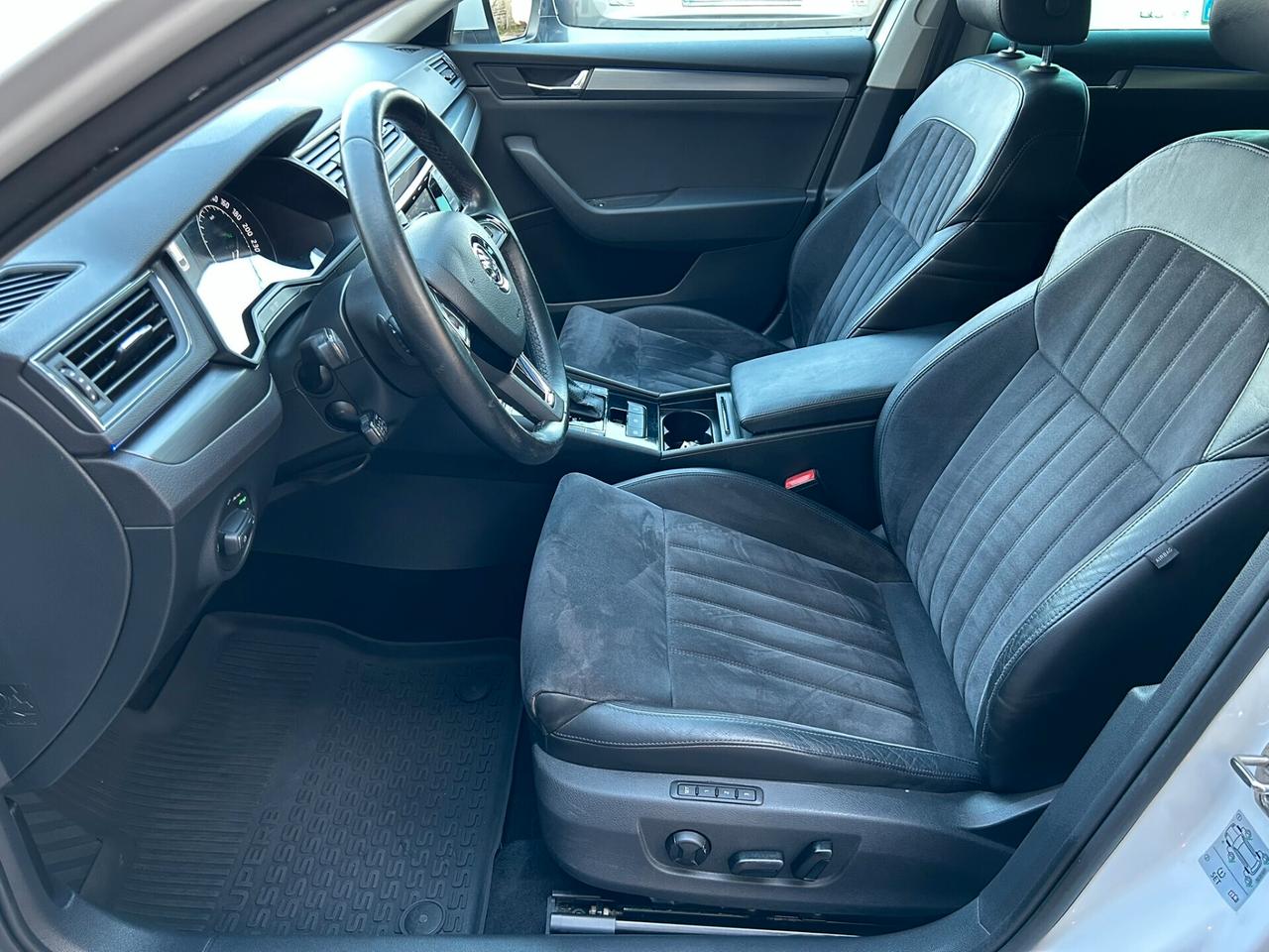 SKODA SUPERB 2.0 TDI 190CV DSG 4x4 - GANCIO TRAINO