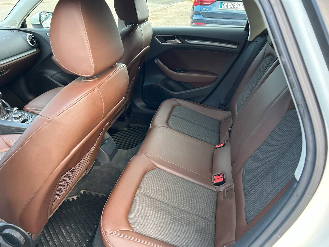 Audi A3 SPB 1.6 TDI 105 CV Ambition PELLE XENO NAVI