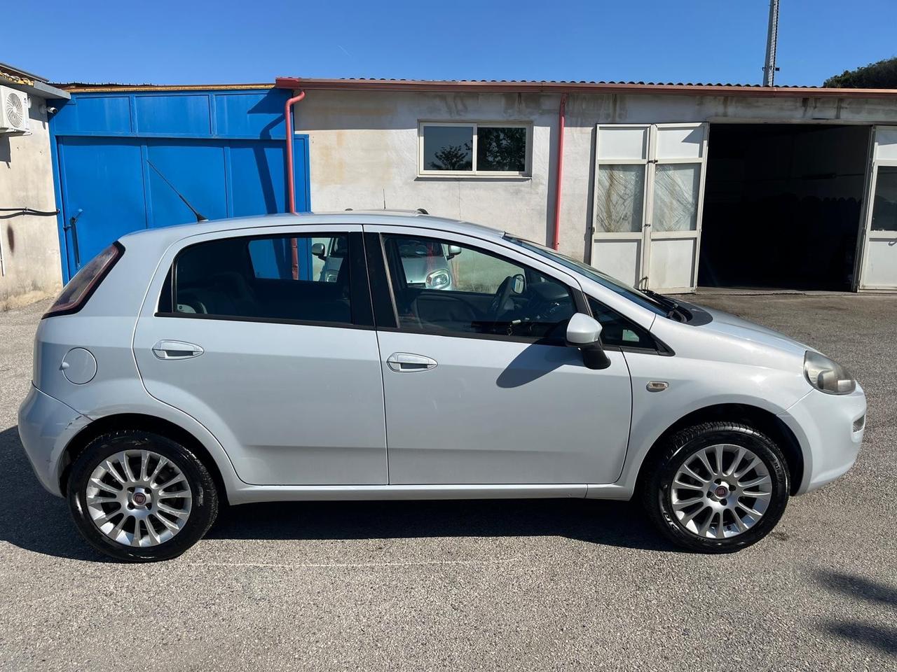 Fiat Grande Punto g.punto-5P-1.4 metano-8v-full-2013