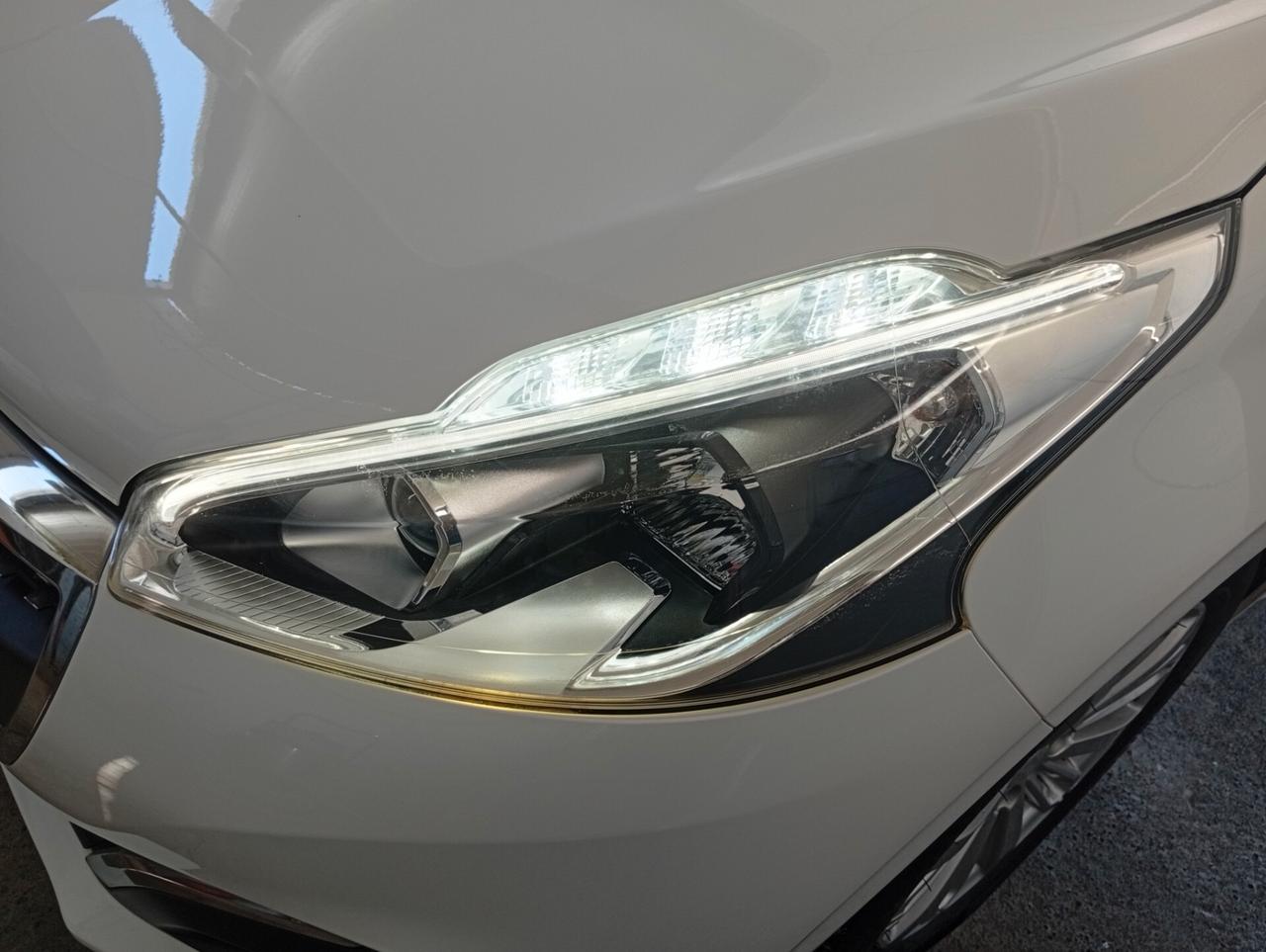 Peugeot 208 BlueHDi 100 S&S 5 porte Allure
