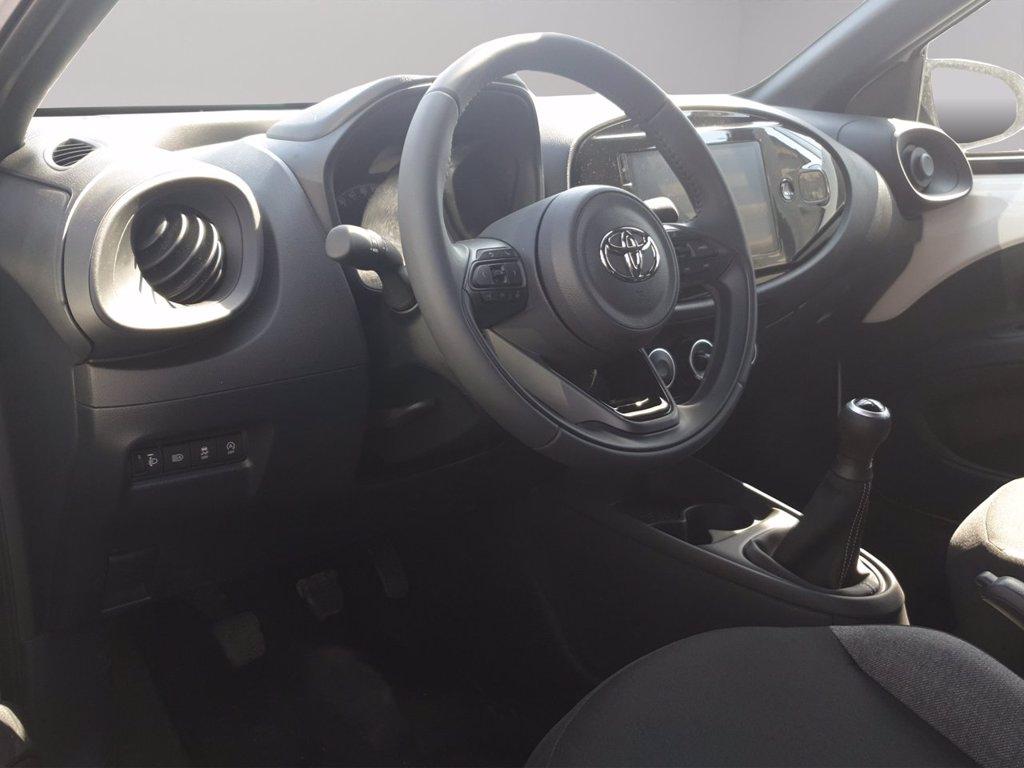 TOYOTA Aygo x 1.0 active 72cv del 2024