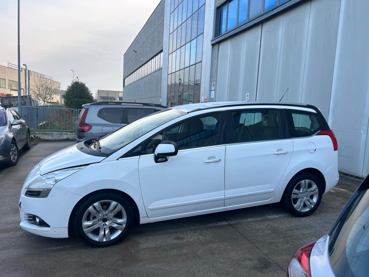 Peugeot 5008 1.6 e-HDi 115CV Stop&Start cambio aut.7POSTI