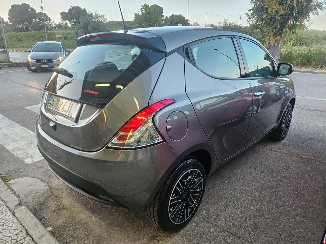 Lancia Ypsilon 1.0 Firefly Hybrid S&S GOLD 70CV