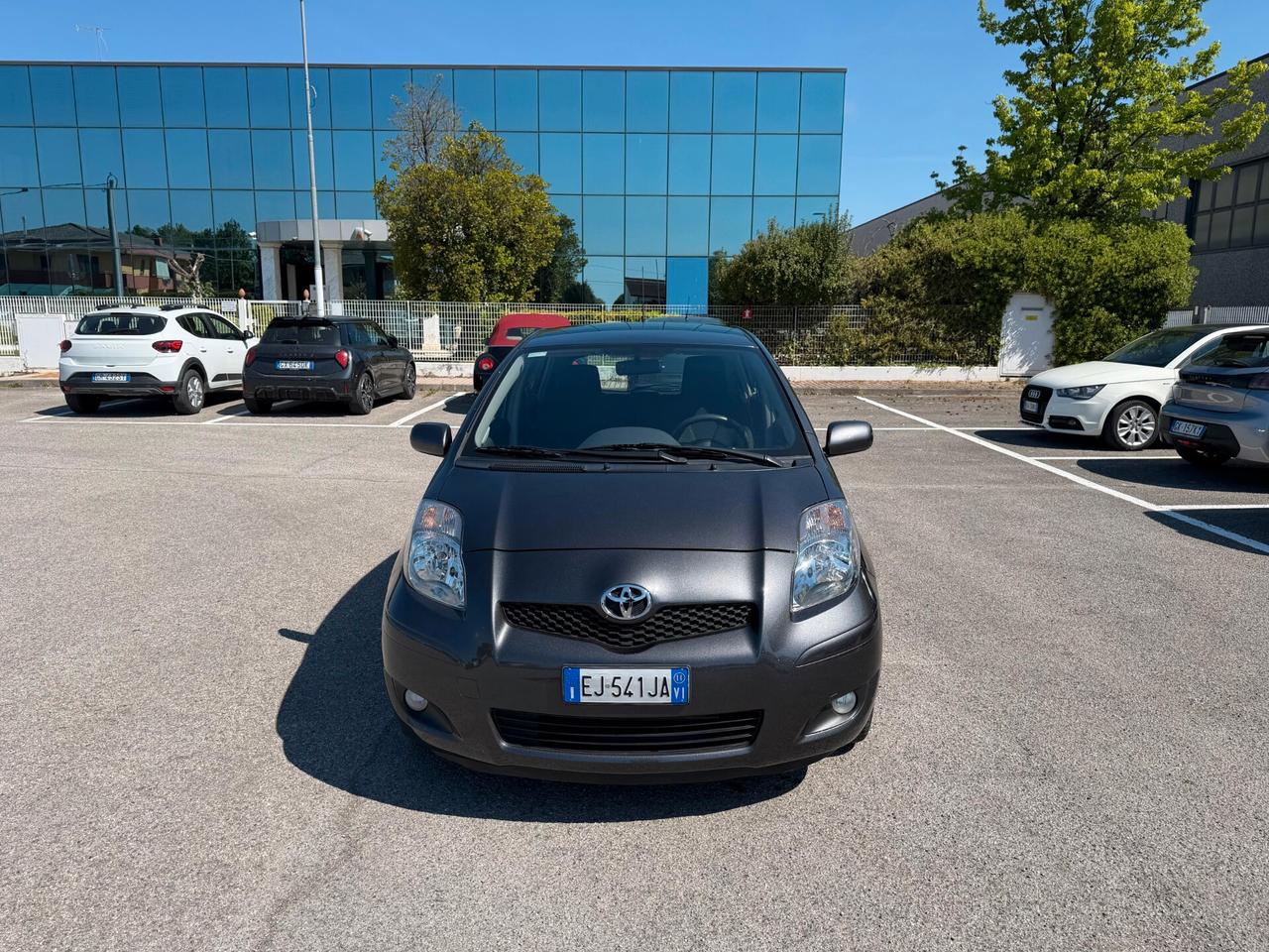 Toyota Yaris 1.0 5 porte Sol