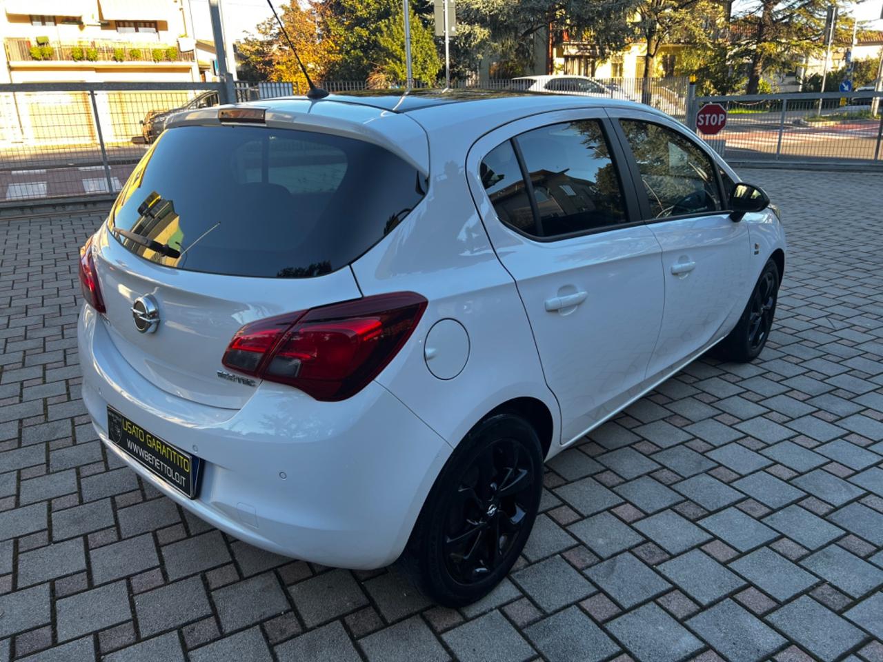 Opel Corsa 1.4 90CV GPL bi-color Black Edition