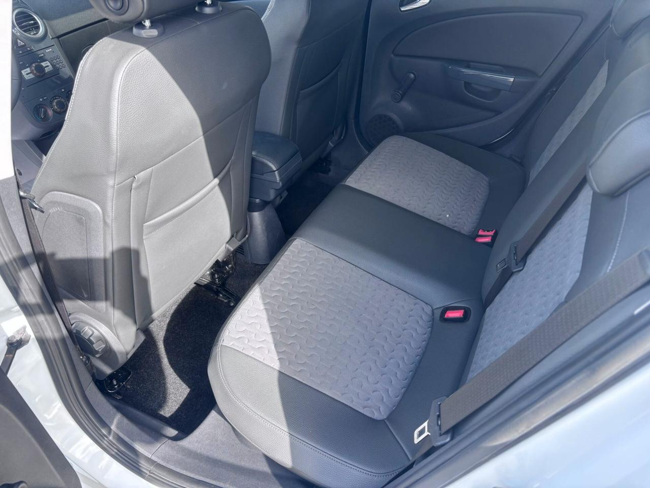 Opel Corsa 1.2 5 porte Cosmo
