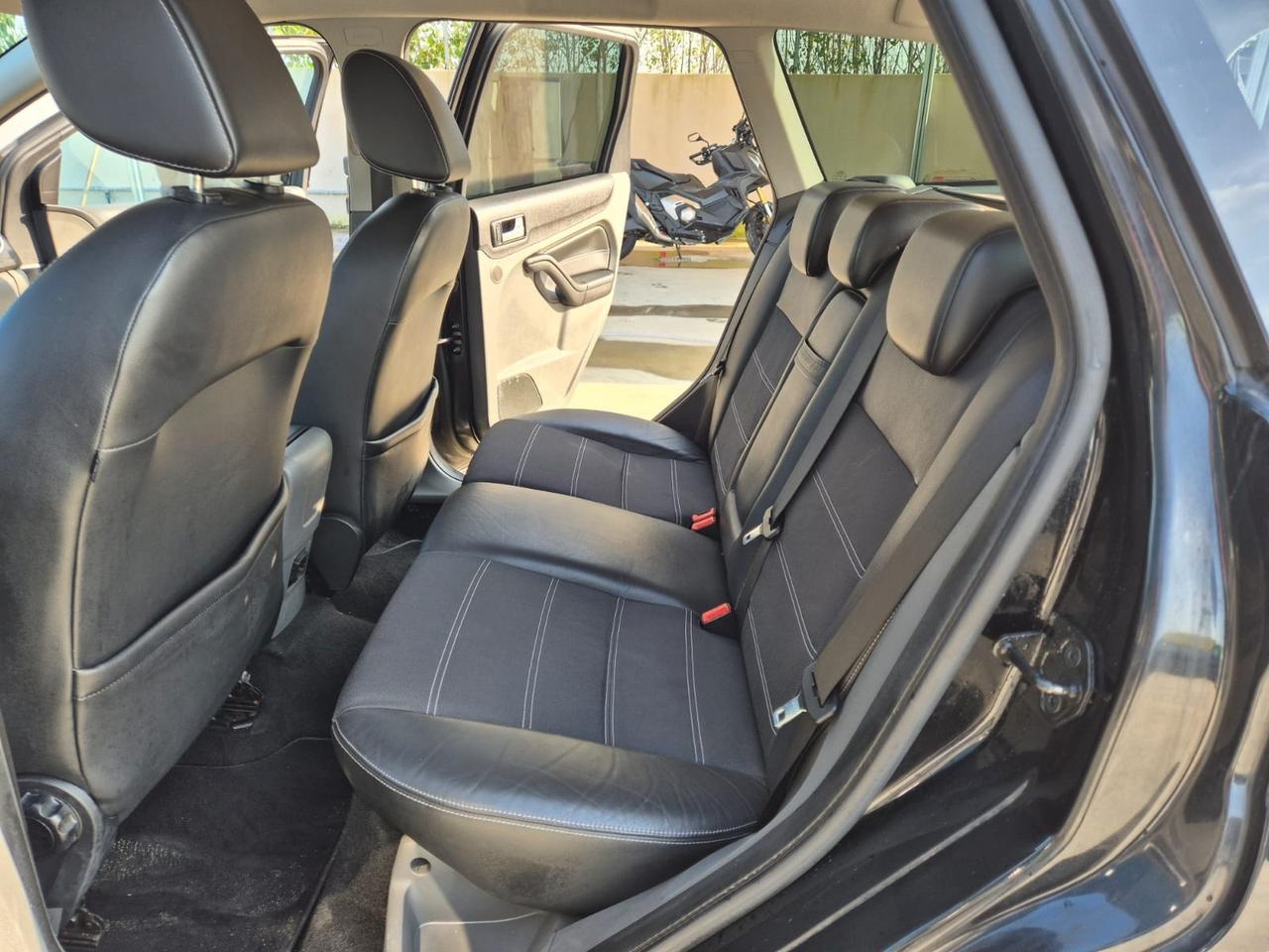 Ford Focus 2.0 (145CV) 5p. GPL TITANIUM