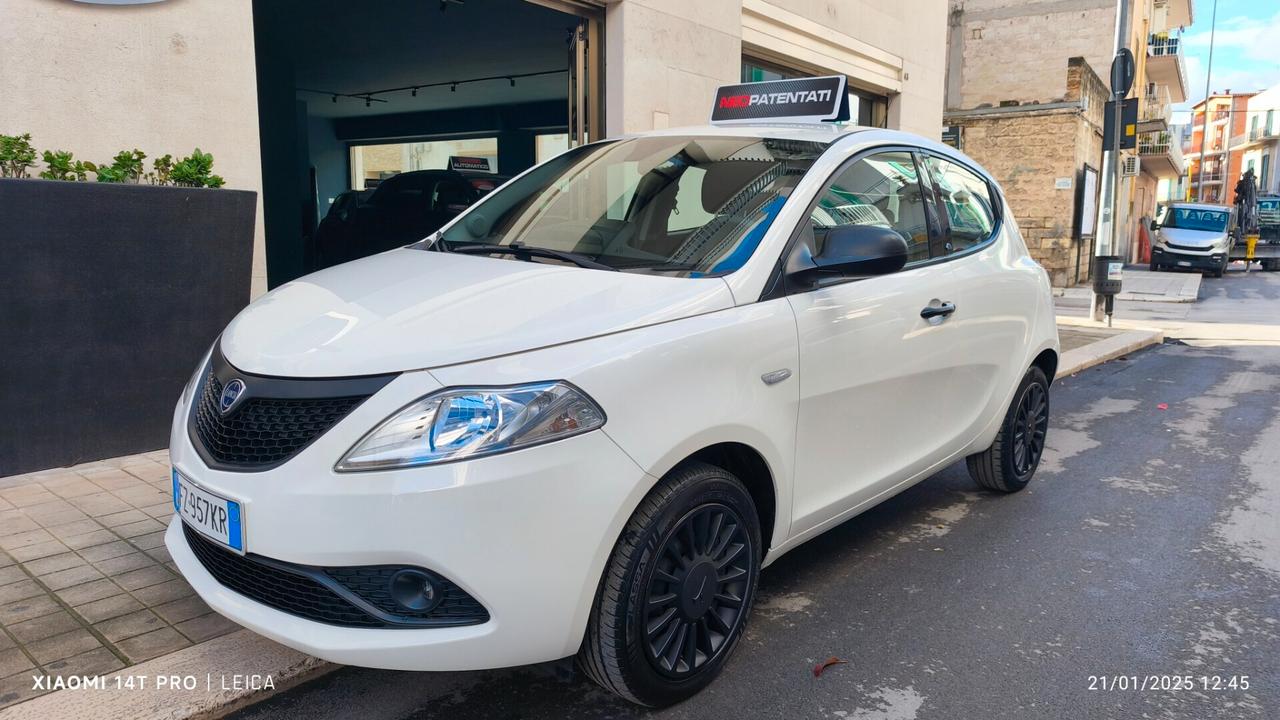 Lancia Ypsilon 1.2 69 CV 5 porte GPL Ecochic Elefantino Blu 2019