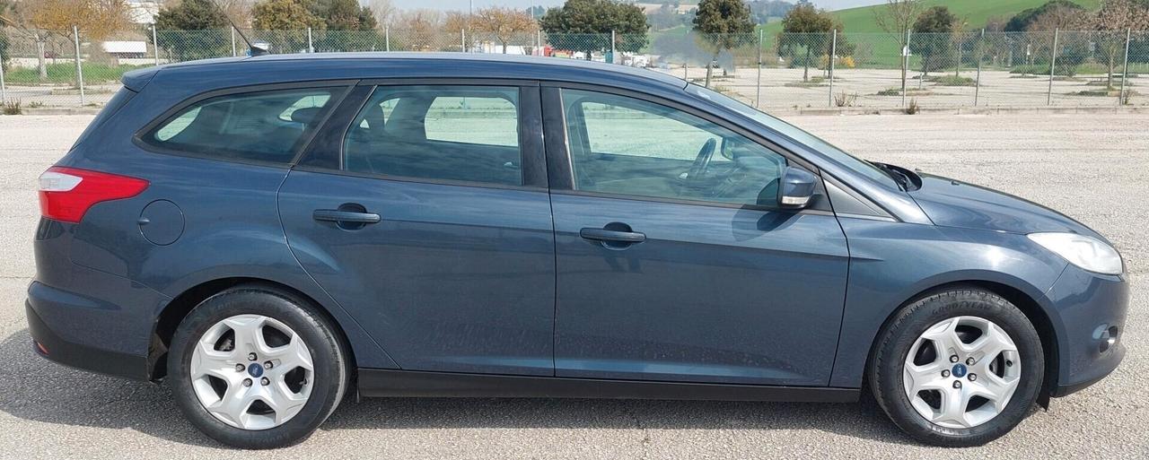 CONSUMI RIDOTTI -FORD FOCUS 1.6 -POCHI CHILOMETRI