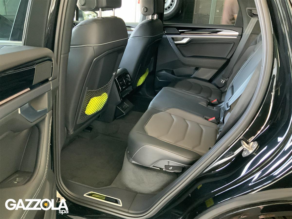 Volkswagen Touareg 3.0 V6 tdi scr R-Line 231cv auto