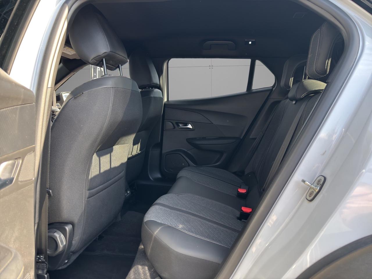 Peugeot - 2008 PureTech Allure - Unipro