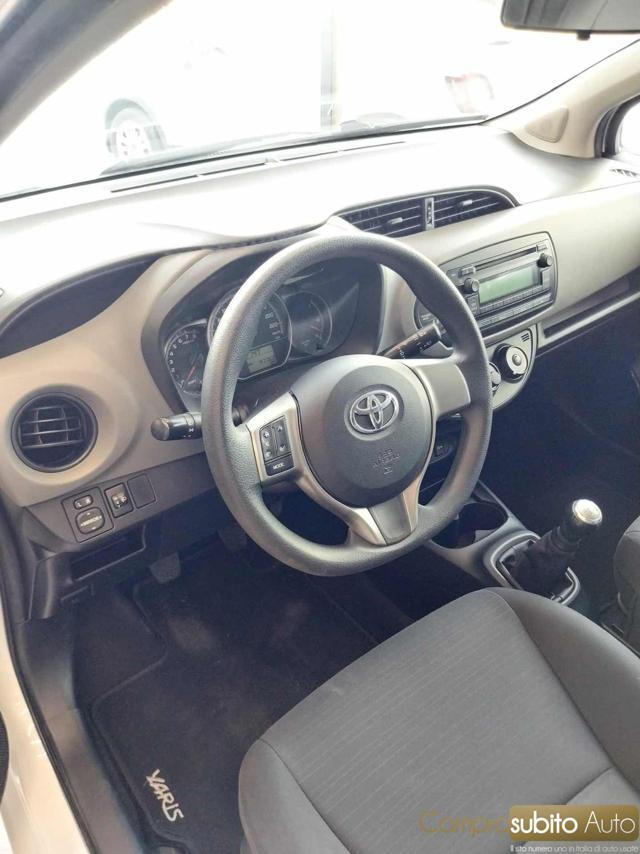TOYOTA Yaris 1.0 5 porte Lounge ( Garanzia 12 Mesi)
