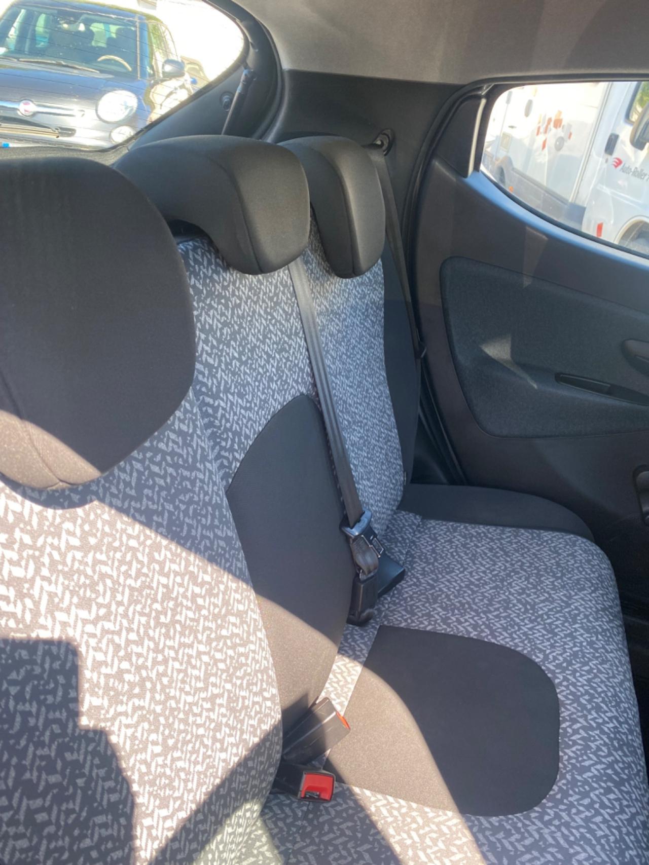Lancia Ypsilon 1.0 FireFly 5 porte S&S Hybrid Silver