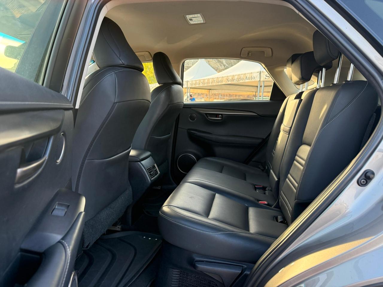 Lexus NX 300h Hybrid 4WD Luxury