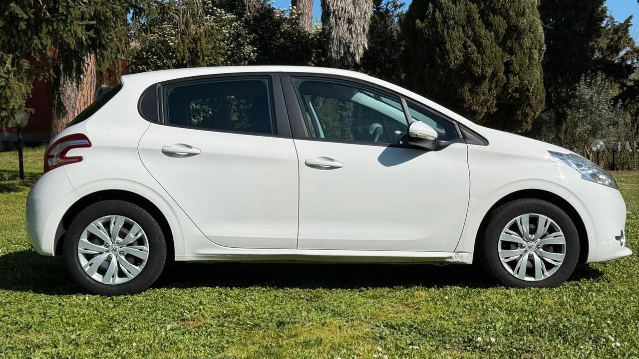 Peugeot 208 PureTech 82 5 porte Allure 2014 NEOP Gpl LEGGI TESTO