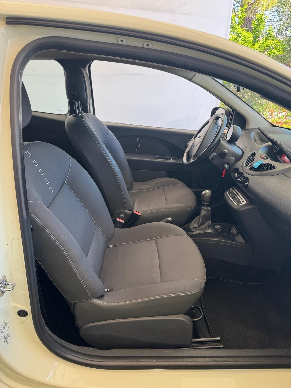 Renault Twingo 1.2 16V Dynamique 76CV 56KW