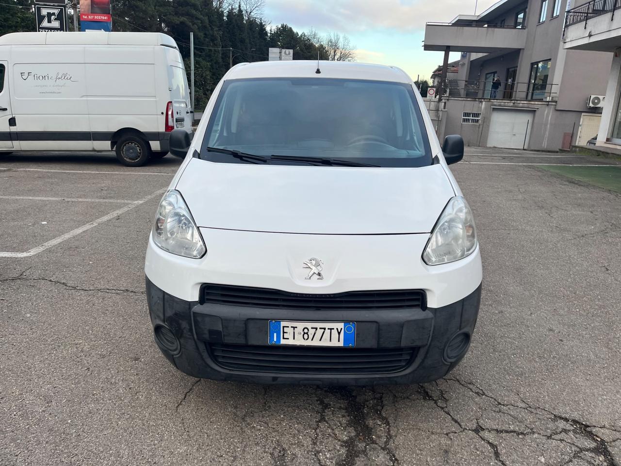 Peugeot Partner Autocarro/la portata:616KG/Euro5B con FAP/3Posti e 4Porte/