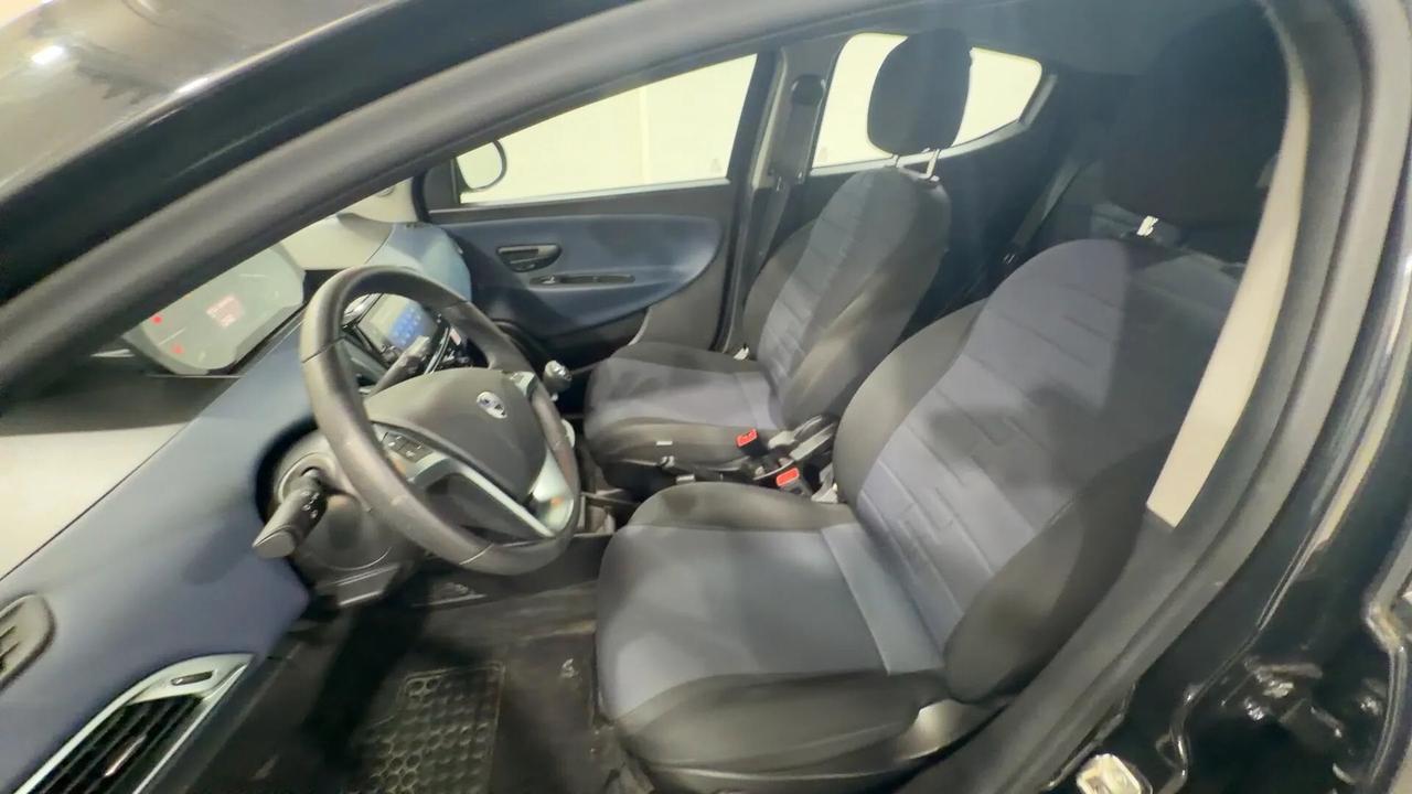 Lancia Ypsilon 1.0 Hybrid Platino full optional