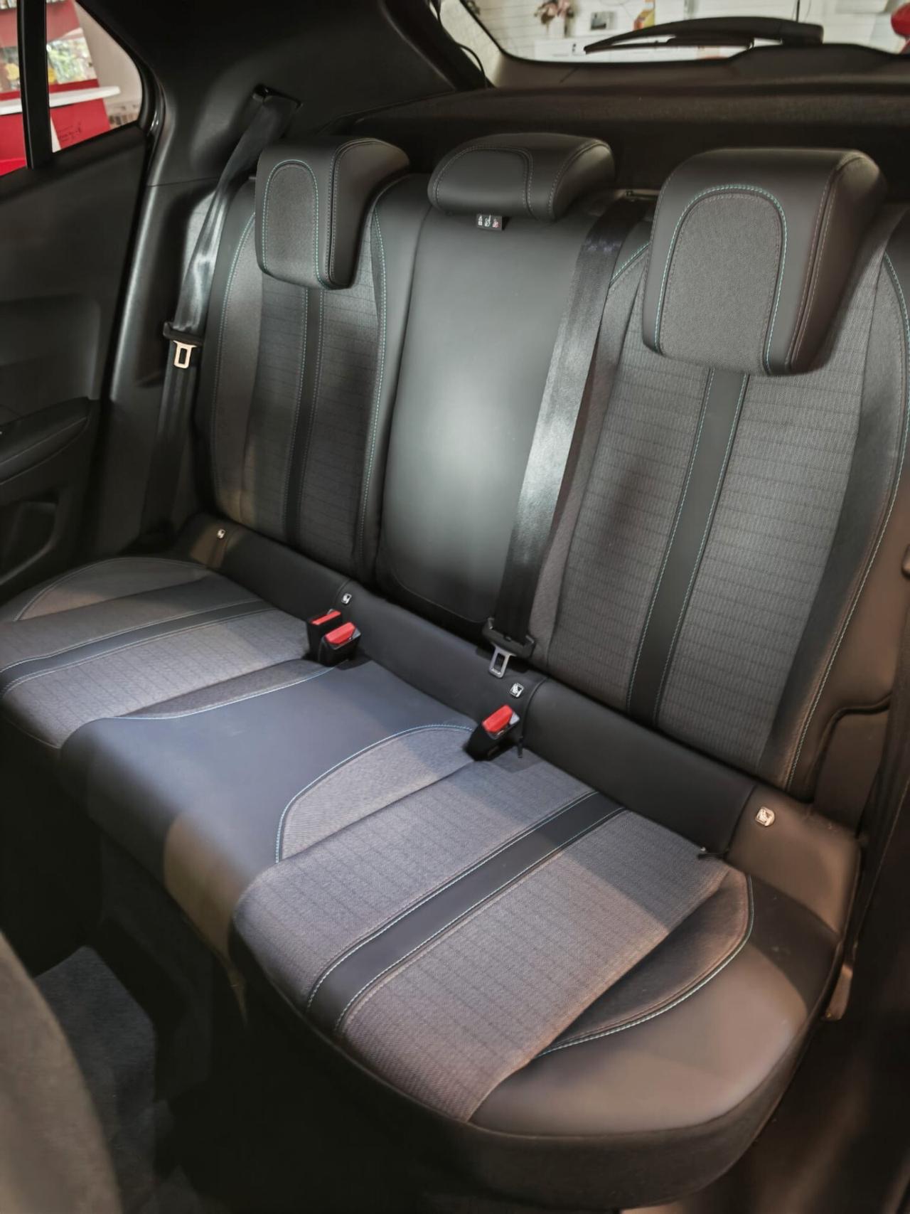Peugeot 2008 PureTech 130 S&S Allure Pack