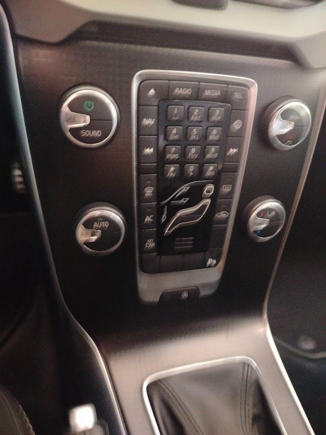 VOLVO V40 D2 R-design