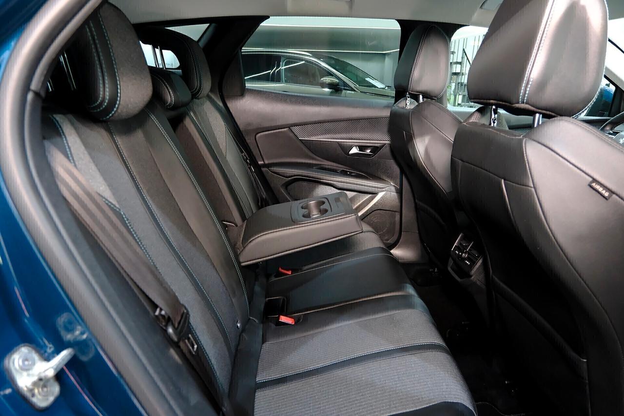 Peugeot 3008 1.5 Blue HDi 130 cv ALLURE EAT8 Cockpit