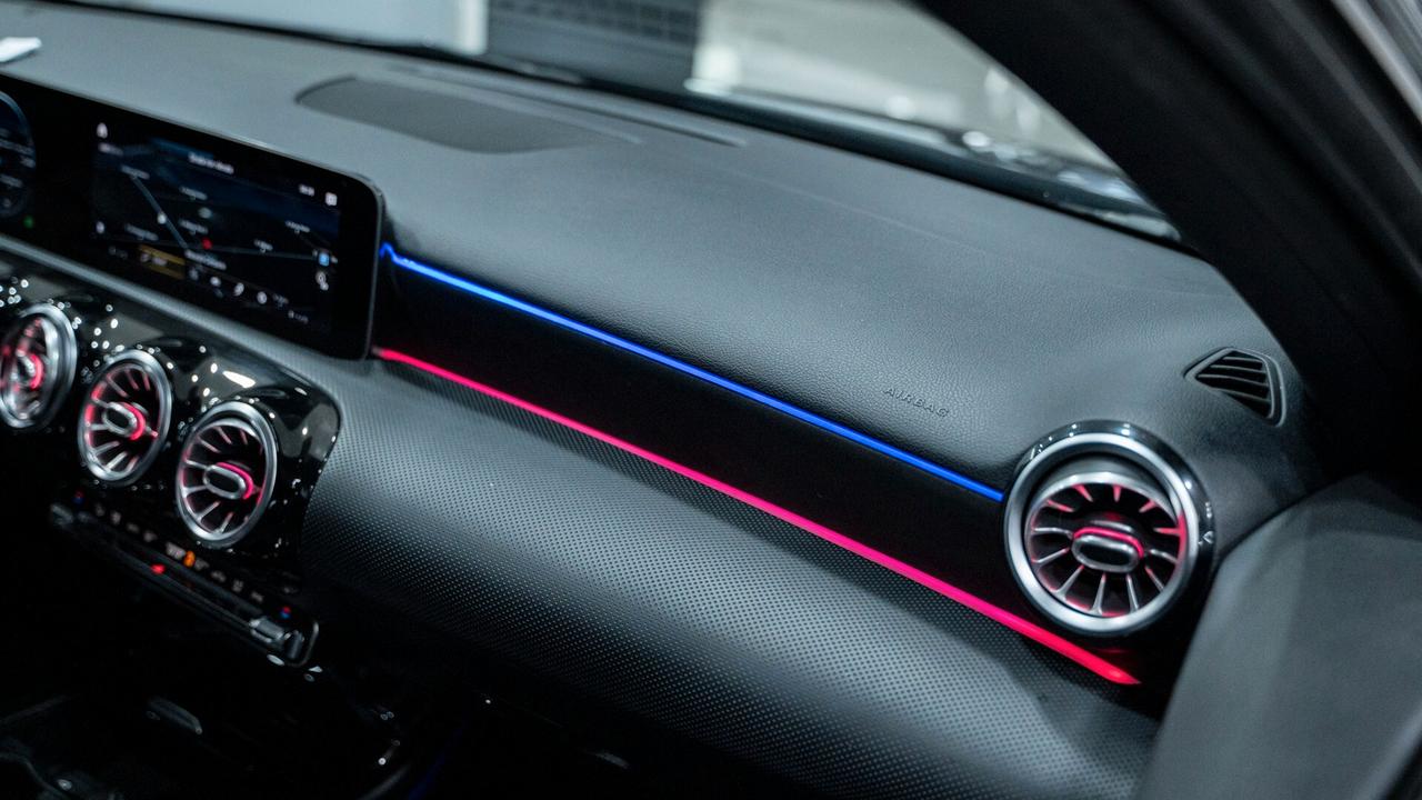 Mercedes-benz A 180 D PREMIUM PLUS AMG TETTO PACK LUCI XENO NAVI FULL