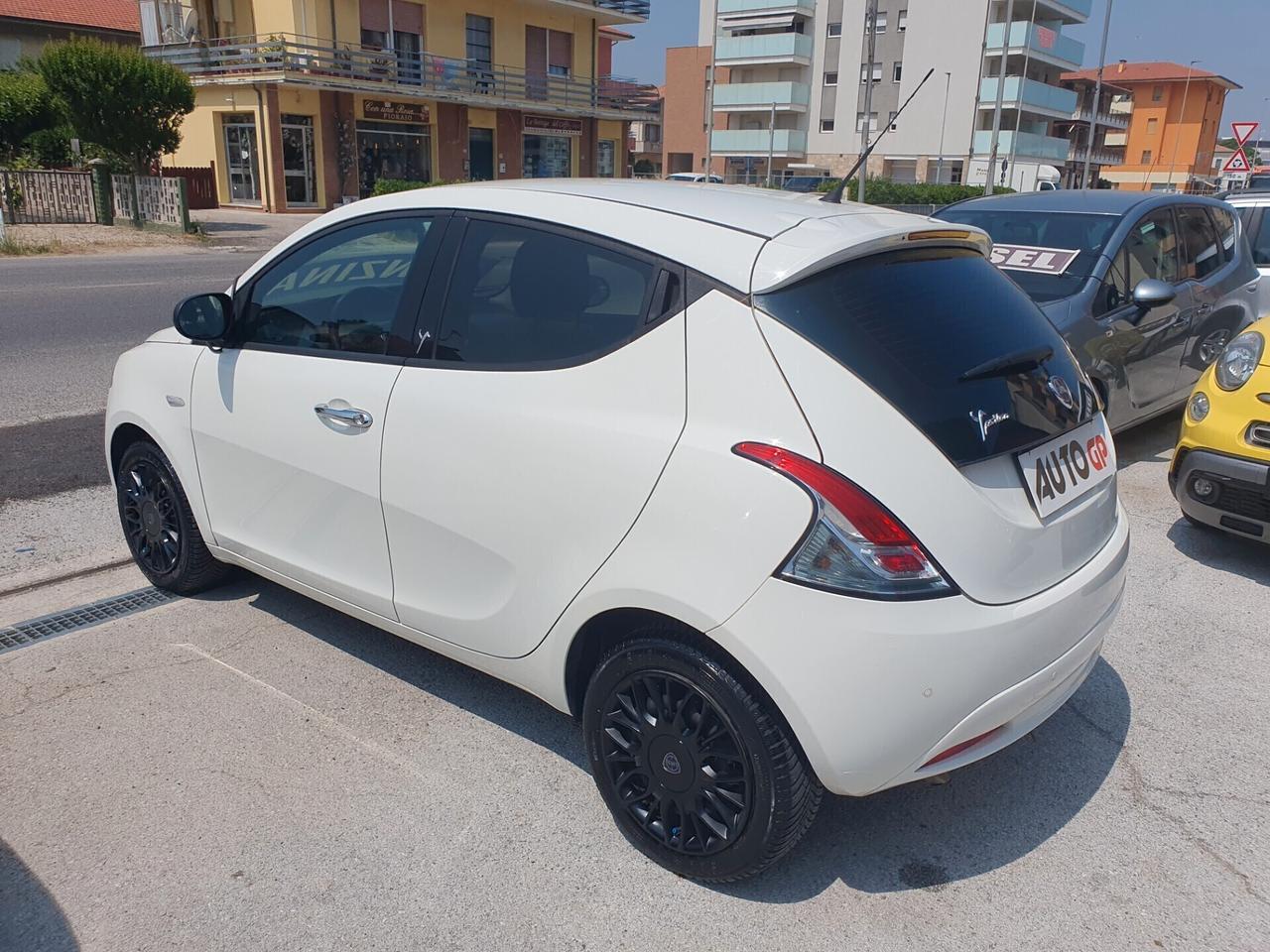 Lancia Ypsilon 1.2 69 CV 5 porte Neopatentati 2016