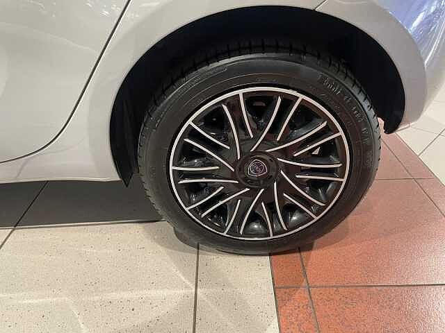 Lancia Ypsilon 1.2 69 CV 5 porte Gold