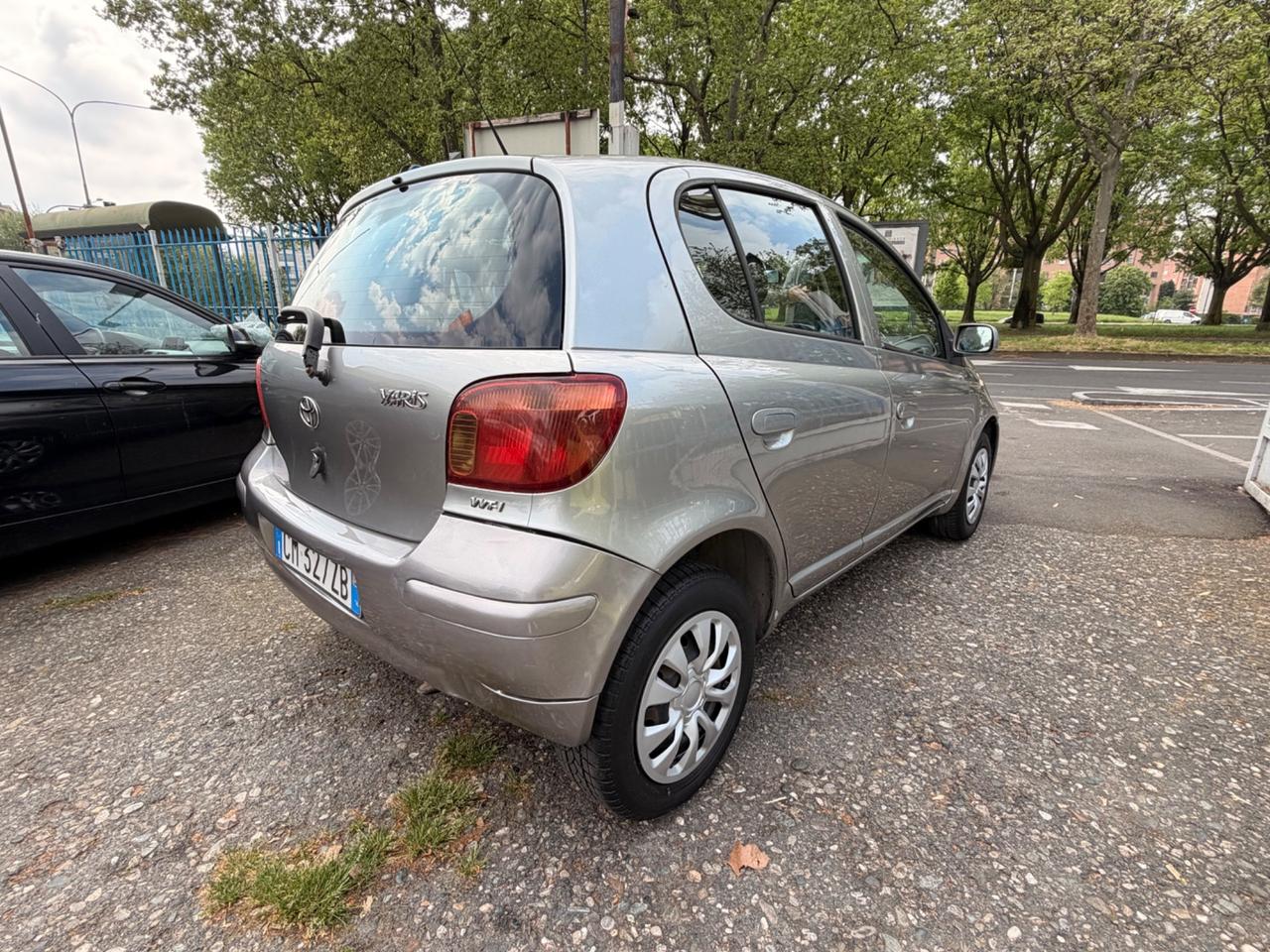 Toyota Yaris 1.0i 16V cat 5 porte Sol
