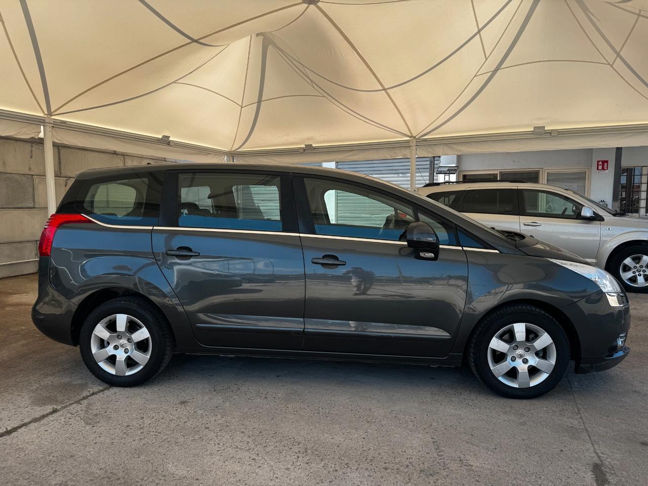 Peugeot 5008 1.6 HDi 115CV Access 7 POSTI - 2013