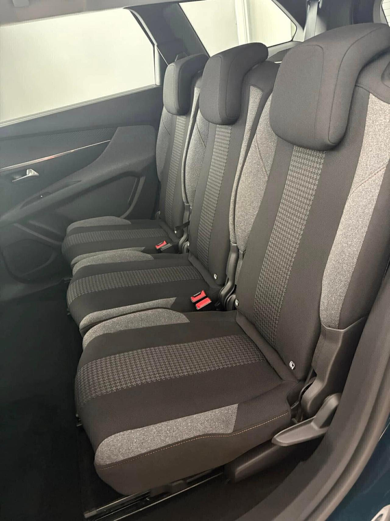 Peugeot 5008 DIESEL EAT8 7 POSTI 12 MESI GARANZIA